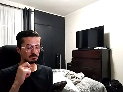 Snapshot of JustBrunox chatting on 03-19-25, 03:30 JustBrunox online show from 03-19-25, 03:30