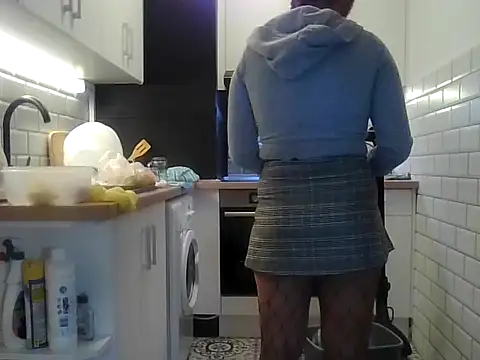 Snapshot of HotLenaX chatting on 10-24-25, 10:50 HotLenaX online show from 10-24-25, 10:50