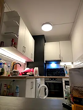 Snapshot of HotLenaX chatting on 11-04-25, 07:35 HotLenaX online show from 11-04-25, 07:35