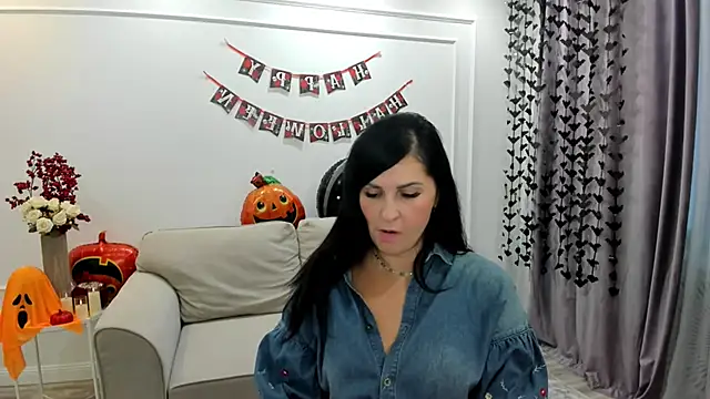Snapshot of Moon_Veloure1 chatting on 10-16-25, 03:29 Moon Veloure1 online show from 10-16-25, 03:29