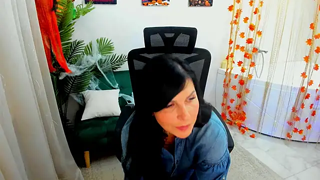 Snapshot of Moon_Veloure1 chatting on 10-20-25, 04:46 Moon Veloure1 online show from 10-20-25, 04:46