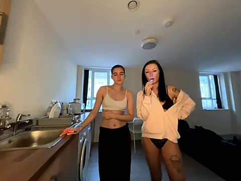 Lucy-XXX- online show from 11-18-25, 04:22