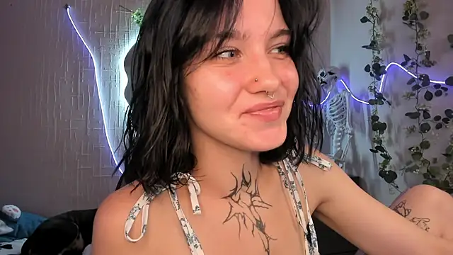 Snapshot of Elastikisss chatting on 07-11-26, 08:17 Elastikisss online show from 07-11-26, 08:17