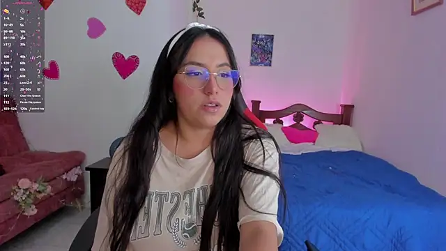 Snapshot of SophieLAmour chatting on 09-28-25, 10:48 SophieLAmour online show from 09-28-25, 10:48