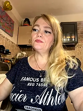 Snapshot of Sweet-blonde chatting on 10-17-25, 11:40 Sweet-blonde online show from 10-17-25, 11:40