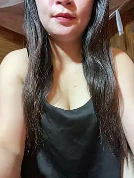 Snapshot of violet-00 chatting on 05-15-26, 11:23 violet-00 online show from 05-15-26, 11:23