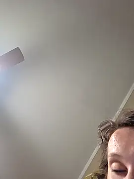 Snapshot of brunettebabexo3 chatting on 10-24-25, 07:27 brunettebabexo3 online show from 10-24-25, 07:27