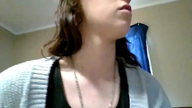 Snapshot of brunettebabexo3 chatting on 10-27-25, 06:01 brunettebabexo3 online show from 10-27-25, 06:01