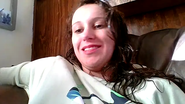 Snapshot of brunettebabexo3 chatting on 12-16-25, 02:00 brunettebabexo3 online show from 12-16-25, 02:00