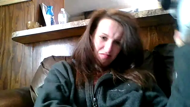 Snapshot of brunettebabexo3 chatting on 01-19-26, 04:00 brunettebabexo3 online show from 01-19-26, 04:00