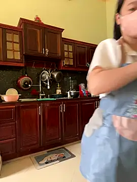 Helen-Tran online show from 10-07-25, 03:14