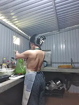 Helen-Tran online show from 12-18-25, 05:35