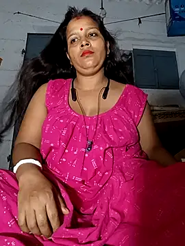 Snapshot of reya743 chatting on 10-27-25, 04:33 reya743 online show from 10-27-25, 04:33