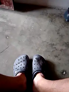 Snapshot of SALCEDO_041198 chatting on 10-31-25, 11:33 SALCEDO 041198 online show from 10-31-25, 11:33