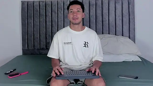 Snapshot of aroncooper1 chatting on 10-02-25, 12:23 aroncooper1 online show from 10-02-25, 12:23