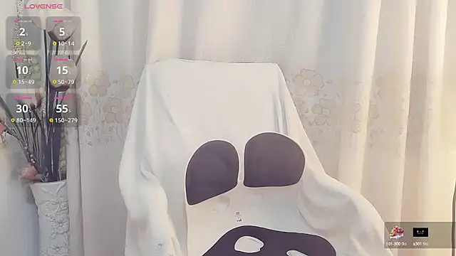 Snapshot of lizi- chatting on 10-08-25, 11:19 lizi- online show from 10-08-25, 11:19