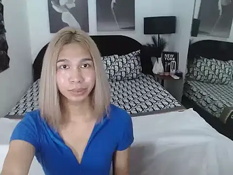 Snapshot of Yuriidelaveigne chatting on 10-04-25, 06:00 Yuriidelaveigne online show from 10-04-25, 06:00