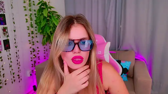 KellyHayden online show from 10-18-25, 11:33