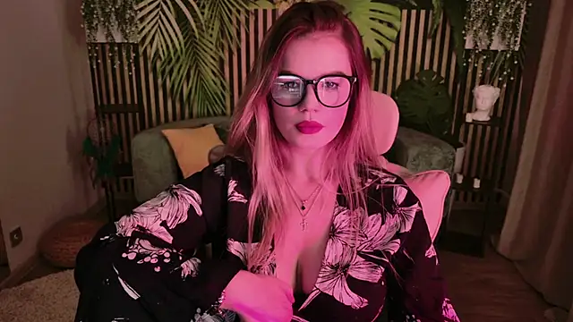 KellyHayden online show from 11-20-25, 01:33