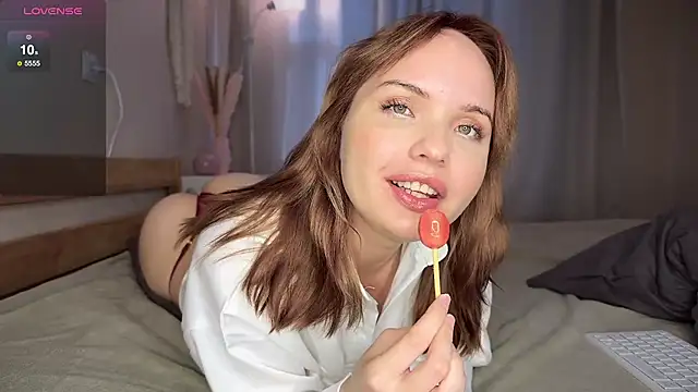 Snapshot of catherine__meow chatting on 09-24-25, 08:28 catherine meow online show from 09-24-25, 08:28