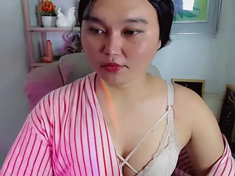 Eyes-on-me online show from 06-11-26, 01:05