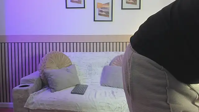 marcuswildx online show from 12-17-25, 08:37