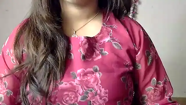 Snapshot of Aaliya02 chatting on 06-16-26, 10:40 Aaliya02 online show from 06-16-26, 10:40