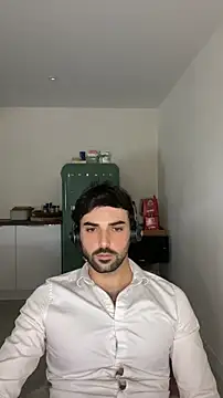 Snapshot of eauminerale chatting on 05-19-26, 10:32 eauminerale online show from 05-19-26, 10:32