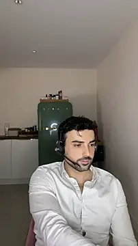 Snapshot of eauminerale chatting on 06-12-26, 08:35 eauminerale online show from 06-12-26, 08:35