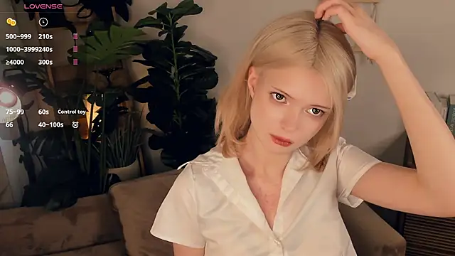 Snapshot of LaureMestler chatting on 05-01-26, 11:15 LaureMestler online show from 05-01-26, 11:15