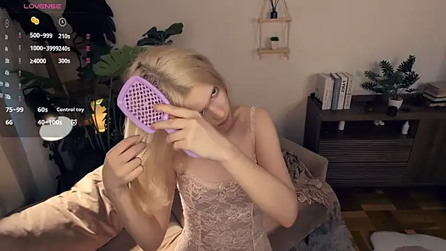 Snapshot of LaureMestler chatting on 05-07-26, 12:43 LaureMestler online show from 05-07-26, 12:43