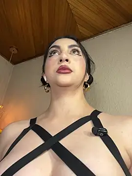 LlianneDiamond1 online show from 07-24-26, 02:48