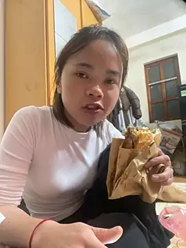 Snapshot of nayyyteyfe chatting on 10-12-25, 04:06 nayyyteyfe online show from 10-12-25, 04:06