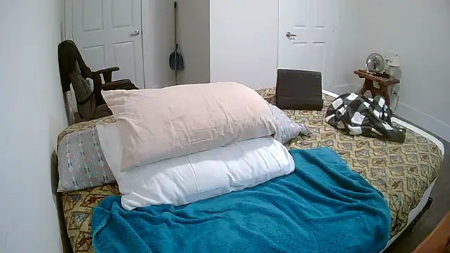 Snapshot of Buggy1965 chatting on 07-15-26, 01:38 Buggy1965 online show from 07-15-26, 01:38