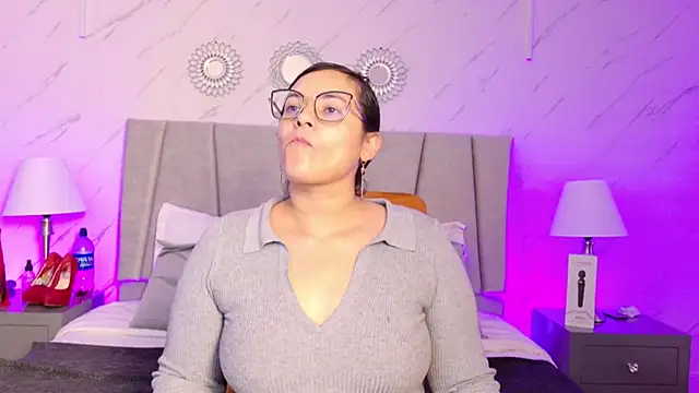 Snapshot of Michell_Monet chatting on 07-08-26, 12:20 Michell Monet online show from 07-08-26, 12:20