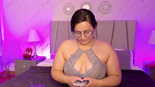 Snapshot of Michell_Monet chatting on 07-15-26, 02:44 Michell Monet online show from 07-15-26, 02:44