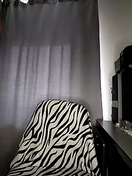 Mia-Reyes online show from 10-24-25, 01:18