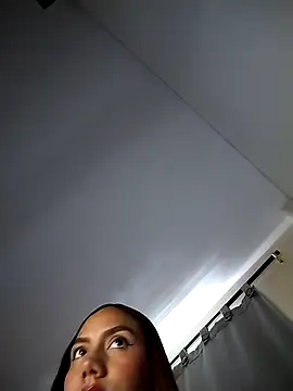 Mia-Reyes online show from 10-28-25, 01:36