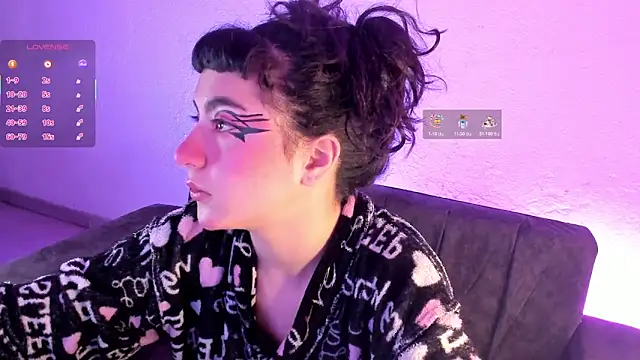 kitty  chs online show from 10-30-25, 12:39