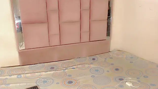 Snapshot of roxanawillts chatting on 11-26-25, 04:30 roxanawillts online show from 11-26-25, 04:30