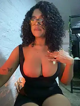 Snapshot of miiabrown18 chatting on 06-04-26, 11:44 miiabrown18 online show from 06-04-26, 11:44