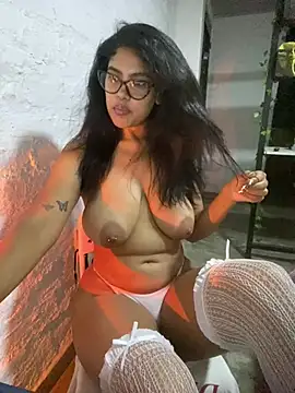 Snapshot of miiabrown18 chatting on 07-14-26, 10:43 miiabrown18 online show from 07-14-26, 10:43