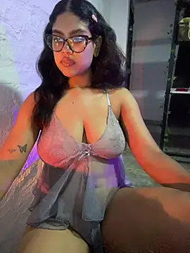 Snapshot of miiabrown18 chatting on 07-16-26, 12:05 miiabrown18 online show from 07-16-26, 12:05