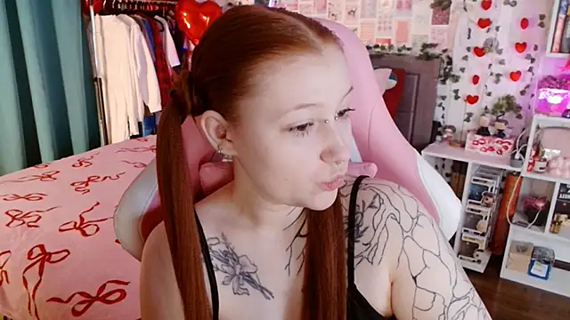 Ayla Hicks online show from 03-09-26, 04:05