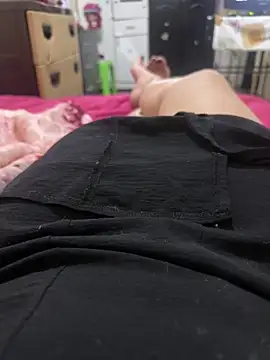 Snapshot of Laila-sexi chatting on 10-21-25, 06:58 Laila-sexi online show from 10-21-25, 06:58