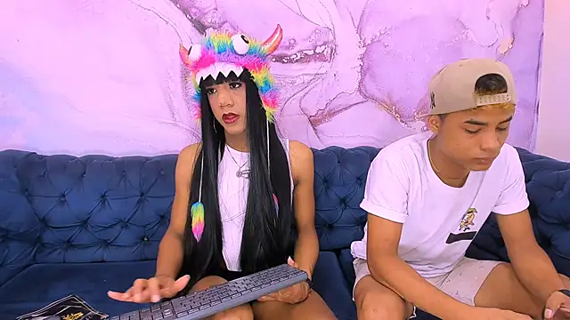 Snapshot of Bi_Loverss chatting on 10-07-25, 10:34 Bi Loverss online show from 10-07-25, 10:34