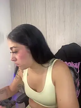 Snapshot of liladiamond_ chatting on 10-06-25, 12:35 liladiamond online show from 10-06-25, 12:35