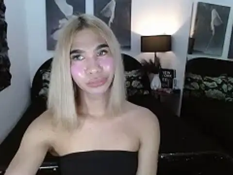 Snapshot of julietdelaveigne chatting on 10-15-25, 11:21 julietdelaveigne online show from 10-15-25, 11:21