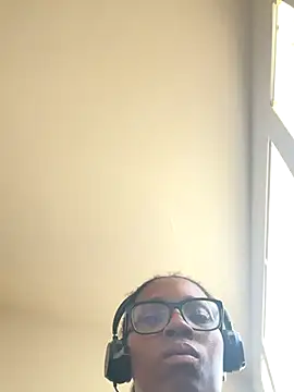 Snapshot of YeahhhitsBreezy chatting on 10-13-25, 06:41 YeahhhitsBreezy online show from 10-13-25, 06:41