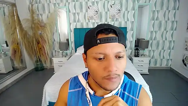 Max Rivers online show from 10-20-25, 07:14